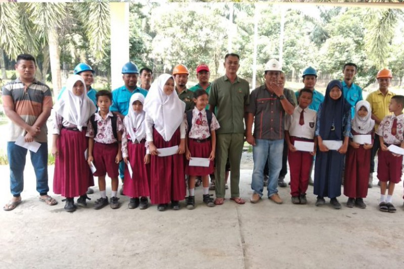 Penyerahan Bantuan Sosial Pendidikan